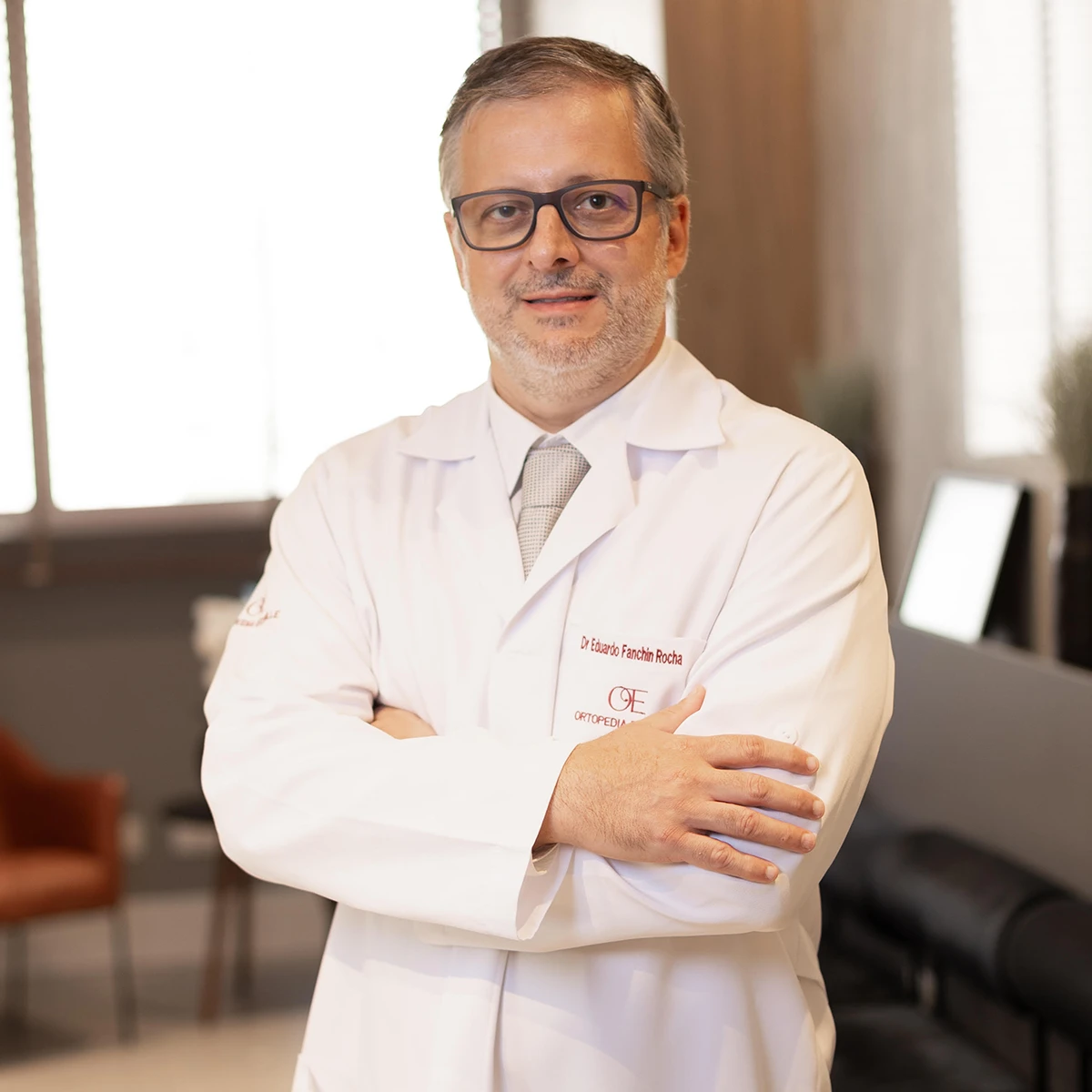 Dr. Eduardo Fanchin Rocha, ortopedista especialista em pé e tornozelo, na Ortopedia Ecoville em Curitiba
